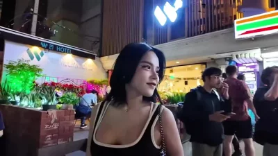 打野搭讪妹子回酒店两男一女3P连续两根插入小穴