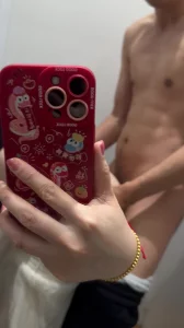 在优衣库更衣室操逼